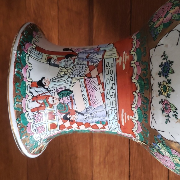 VINTAGE FAMILLE ROSE VASE - Picture 7 of 13